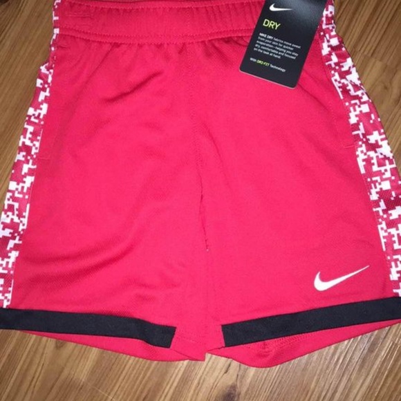 BRAND NEW boy nike dri-fit red shorts size 6 & 7 - Picture 3 of 3